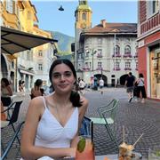 Studentessa che da ripetizioni